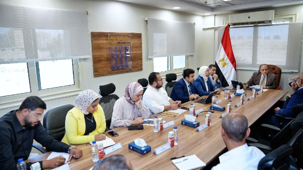 رئيس هيئة الدواء يبحث مع ممثلي جهاز الدمغة الطبية سبل دعم الصناعة الوطنية