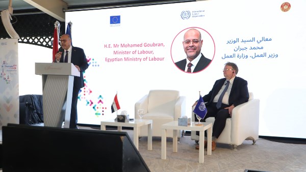 وزير العمل خلال إلقاء كلمته