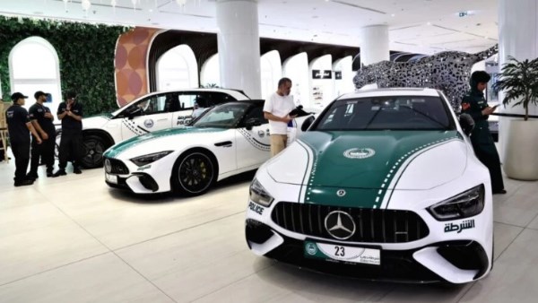 سيارات شرطة دبي 