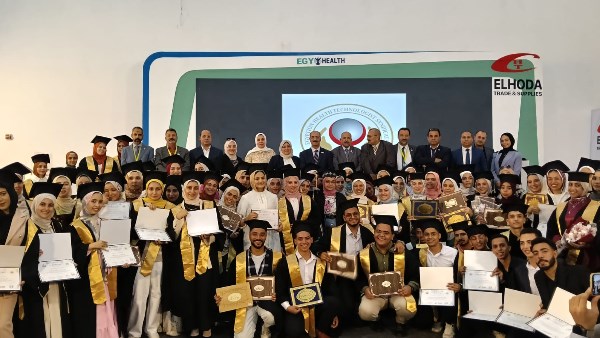 من حفل تكريم وتعيين أوائل العلوم الصحية 