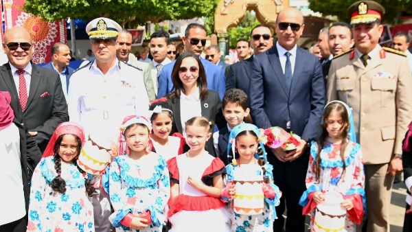 رئيس جامعة دمنهور يشهد احتفالات محافظة البحيرة بعيدها القومي