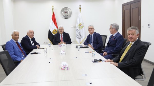 جامعة المستقبل تجدد توقيع بروتوكول تعاون مع جامعة كورك الأيرلندية 
