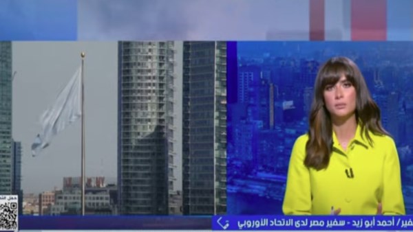 هاتفيا السفير أحمد أبو زيد 