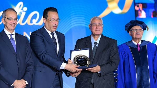  عدلي منصور رئيس مجلس أمناء جامعة مصر للمعلوماتية ورئيس الجمهورية السابق 