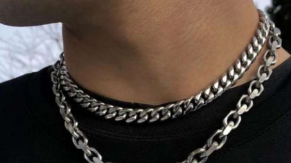 حكم لبس السلاسل الفضة للرجال
