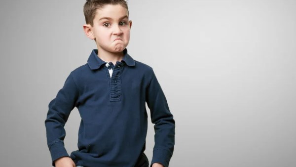 كيف تجعلين طفلك يسمع كلامك وهو مقتنع أنه يتخذ قراراته بنفسه؟  