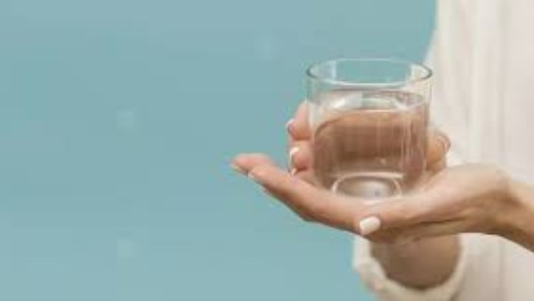 الإهمال في شرب الماء يوميًا.. عادة بسيطة تقودك إلى مشكلات صحية خطيرة 