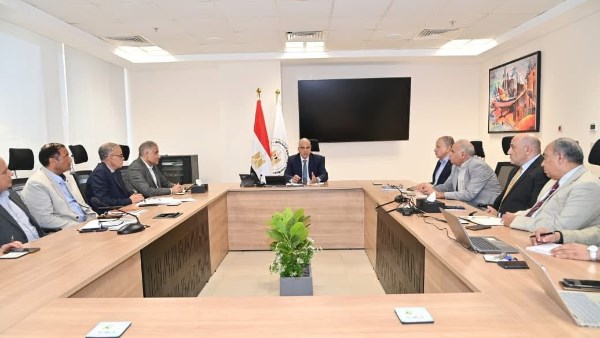 وزير الري يتابع الإجراءات العاجلة للتعامل مع حالات الطواريء التي تواجه محطات الرفع