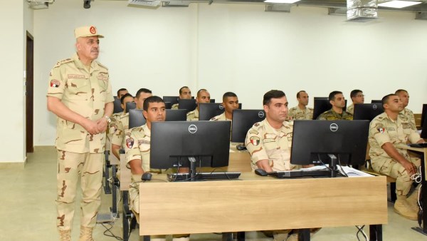 رئيس الأركان يتفقد المنظومة التعليمية بالمعاهد العسكرية التخصصية بالكيان العسكري   