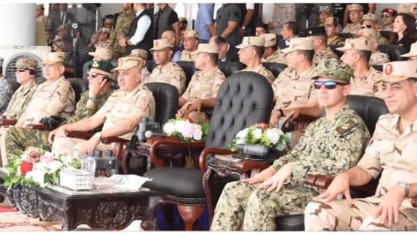 وزير الدفاع وقائد القيادة المركزية الأمريكية يشهدان تنفيذ المرحلة الرئيسية لتدريب النجم الساطع 2025 