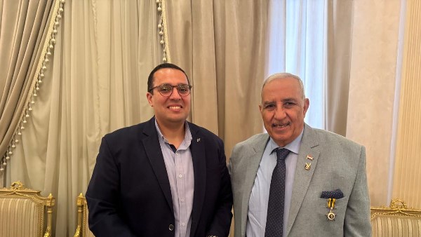  اللواء نبيل أبوالنجا مع الزميل محمد إبراهيم
