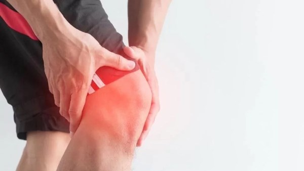 خلع الركبة من الإصابات المؤلمة.. أعراضه وكيف يمكن التعامل معه؟