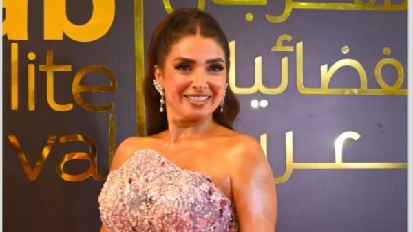 روجينا تخطف الانظار بإطلالتها فى مهرجان الفضائية العربية