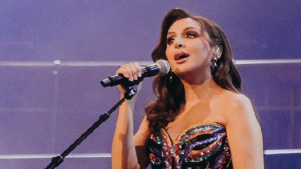 انغام بفستان هاند ميد فى حفلها بلندن