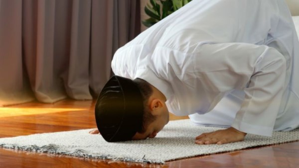 حكم الصلاة في المنزل بدلا من المسجد خوف الرياء