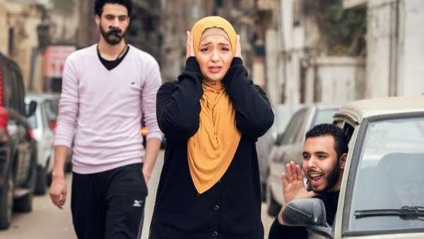 هل يصح تبرير التحرش بملابس المرأة؟