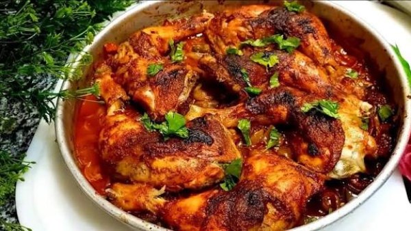 طريقة عمل طاجن الفراخ بالبصل والصوص الأحمر