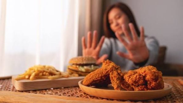 أبرز الأطعمة التي تسبب ارتفاع الكوليسترول
