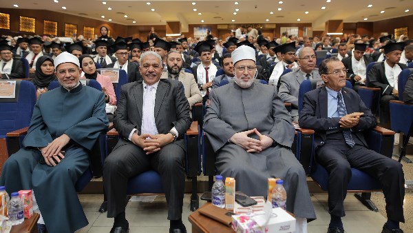 رئيس جامعة الأزهر يهنئ خريجي الدفعة ال 58 بكلية الشريعة والقانون بالقاهرة