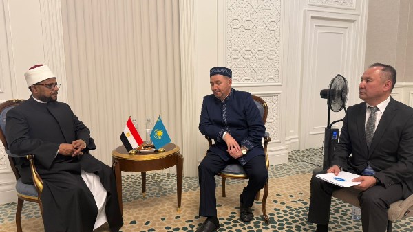 مباحثات ثنائيَّة بين أمين (البحوث الإسلاميَّة) ونائب مفتي كازاخستان 
