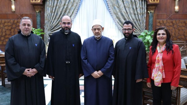 الإمام الأكبر خلال لقائه بوفد الرهبانية الأنطونية المارونية بلبنان