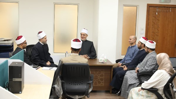 مفتي الجمهورية يتفقد الإدارة العامة للبوابة والتطبيقات الإلكترونية