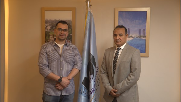 العميد حاتم محمد عبد الحميد مدير عام المدارس الفنية بالهيئة العربية للتصنيع مع محرر صدى البلد