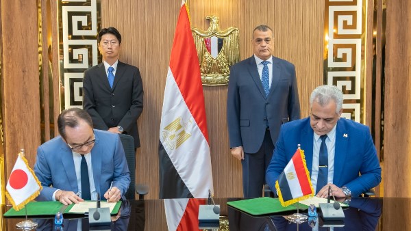 بمشاركة وزير الإنتاج الحربي.. توقيع مذكرة تفاهم لتصنيع محطات مياه من الهواء بطاقة إنتاجية يومية 500 لتر