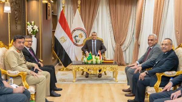 وزير الدولة للإنتاج الحربي يستقبل السفير الباكستاني