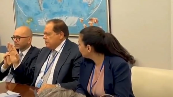 أبو العينين ينفعل بقوة على مندوب إسرائيل