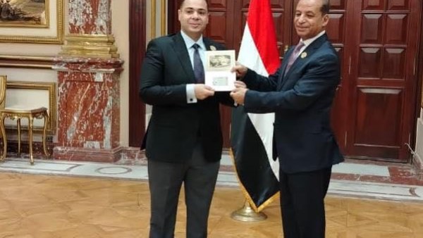 عادل مأمون 