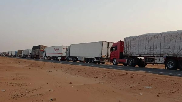 استمرار دخول شاحنات المساعدات المصرية وغموض بالوضع الميداني جنوب غزة