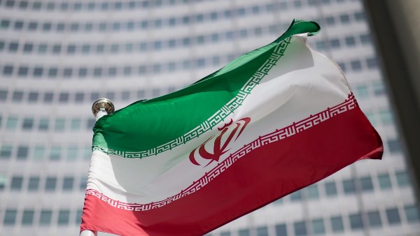 ديد جديد من إيران.. ما الرد المحتمل على إعادة فرض العقوبات؟