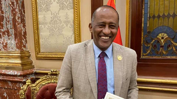النائب ياسين صبور يستلم كارنيه عضوية مجلس الشيوخ