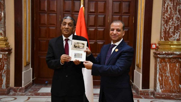  النائب عبد الفتاح دنقل عضو مجلس الشيوخ يستلم كارنيه عضوية مجلس الشيوخ