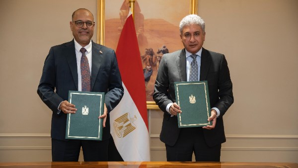 وزير السياحة والآثار ووزير العمل 