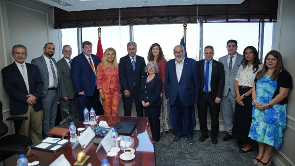 وزير السياحة والآثار 