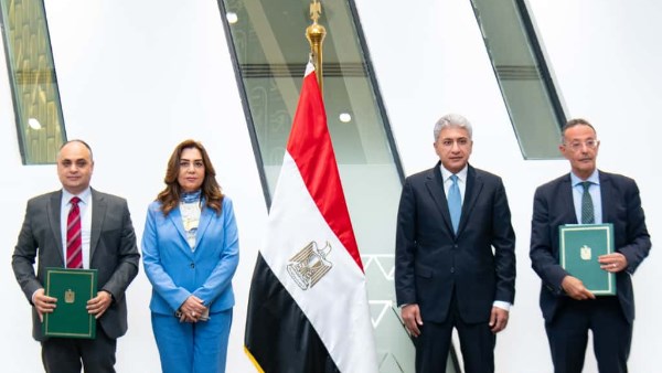وزير السياحة والآثار 