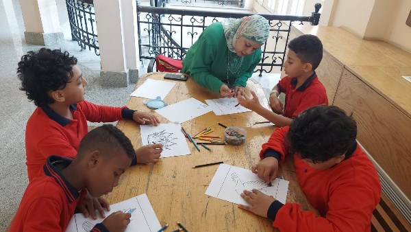 ورشة فنية للأطفال إحتفالا بـ يوم السياحة العالمي في متحف المركبات