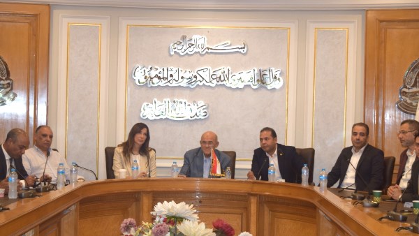 غرفة القاهرة: وضع الترتيبات النهائية لتنظيم معرض أهلا مدارس الرئيسي