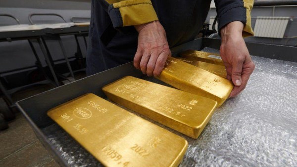 سعر العقود الآجلة للذهب يسجل 3600 دولار مع رهانات خفض الفائدة