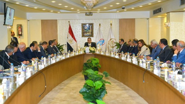 وزير التموين خلال الاجتماع