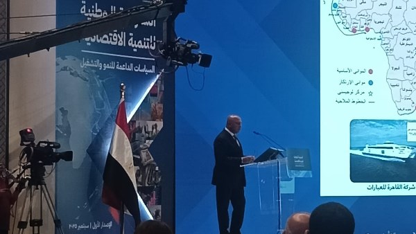 الفريق مهندس كامل الوزير وزير الصناعة 