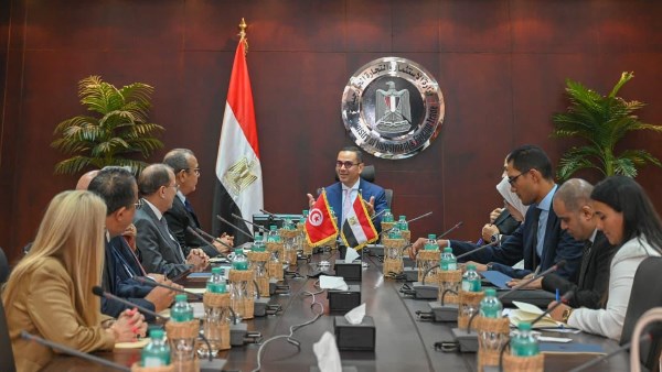 المهندس حسن الخطيب وزير الاستثمار 