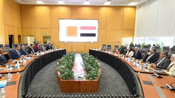 وزير الإسكان خلال الاجتماع 
