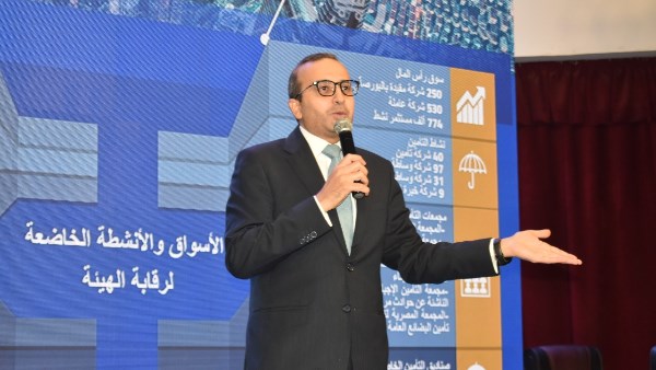 الدكتور محمد عبد العزيز 