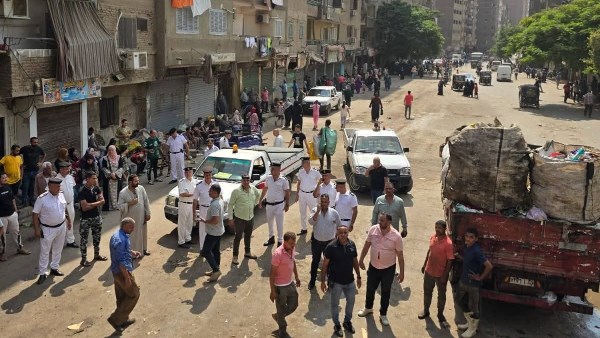 رفع 450 حالة إشغال وتعدٍ من الباعة المفترشين للطريق العام بالعمرانية