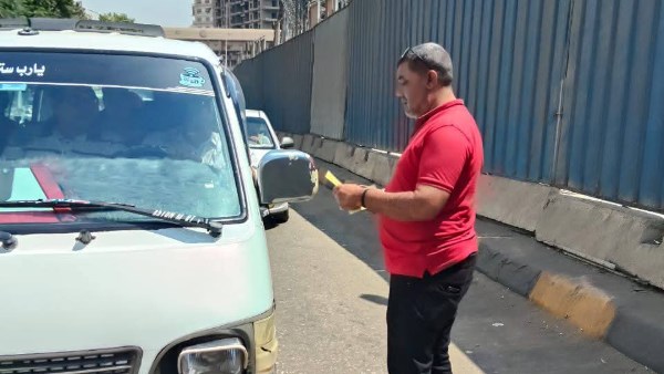 ضبط 10 سيارات مخالفة لخطوط السير وأجرة الركوب بالجيزة