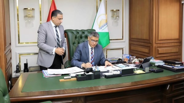 المهندس عادل النجار محافظ الجيزة وسعيد عطية وكيل وزارة التربية والتعليم بالجيزة