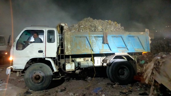  رفع 2000 طن مخلفات من أرض المطاحن بشارع فيصل لتحسين المظهر الحضاري